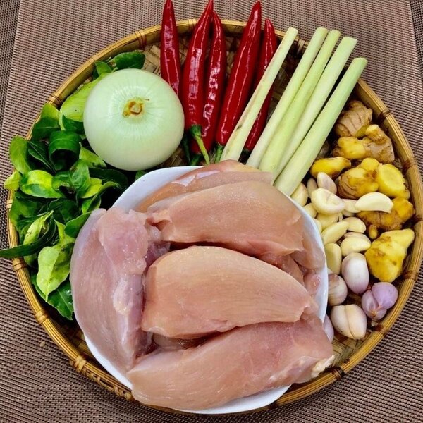 Chuẩn bị thịt gà