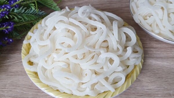 Mứt dừa non là món ăn không thể thiếu vào ngày Tết
