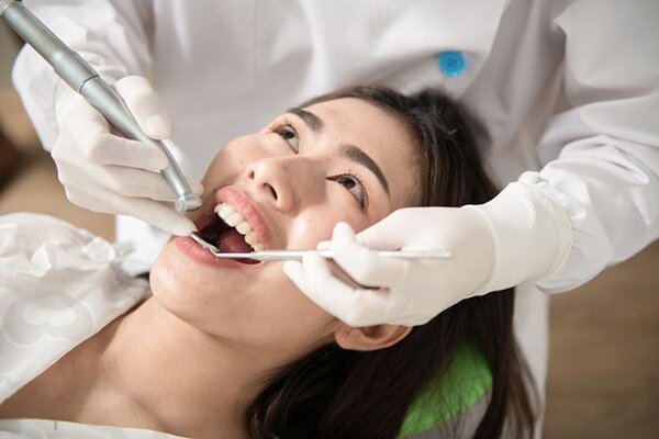 Nên nhổ răng vào buổi nào?