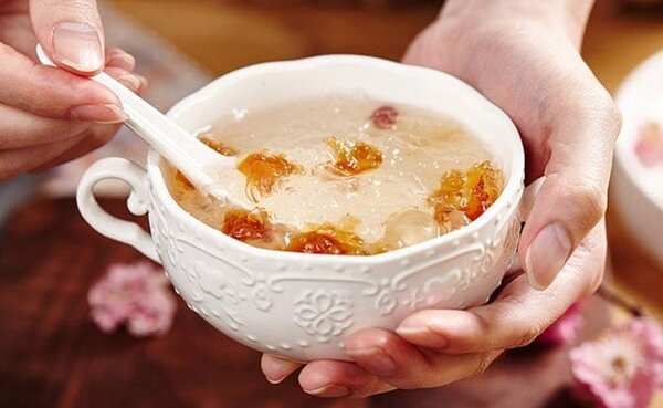 Tác dụng của yến chưng đường phèn đối với sức khỏe