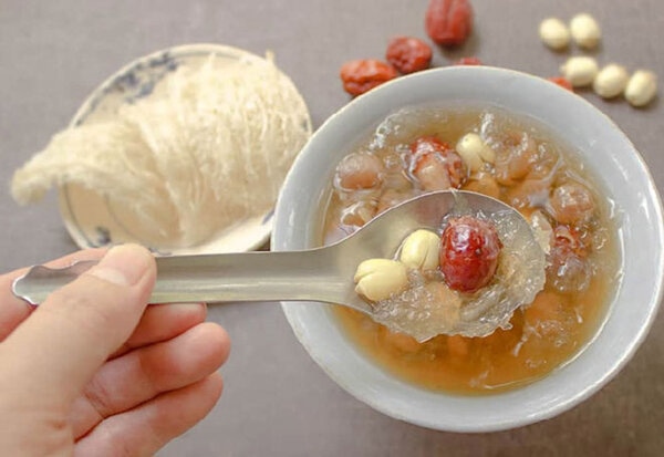 Cần chú ý các tác dụng phụ khi sử dụng yến chưng đường phèn