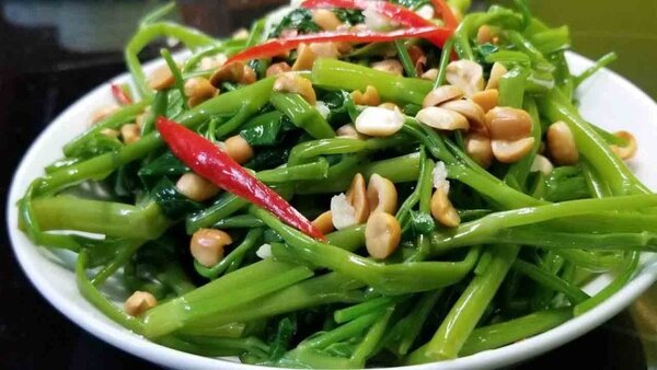 Tránh ăn rau muống