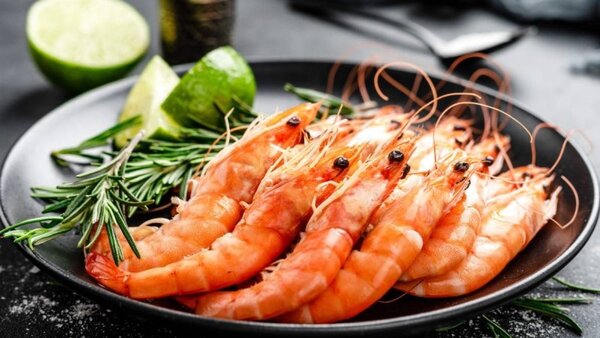Không nên ăn hải sản khi trị thâm