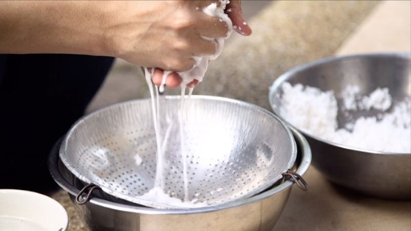 Nước cốt dừa nguyên chất bao nhiêu calo?