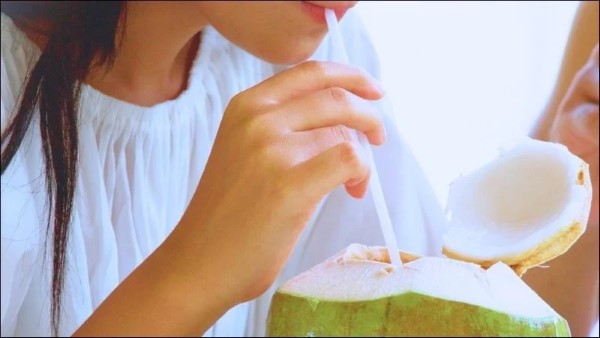 Uống nước dừa có béo không?