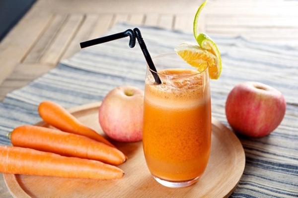Cách làm nước ép táo cà rốt