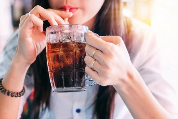 Uống nước ngọt có béo không?