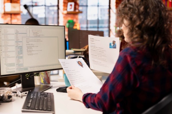 So sánh CV truyền thống và CV online – Nên chọn loại nào?